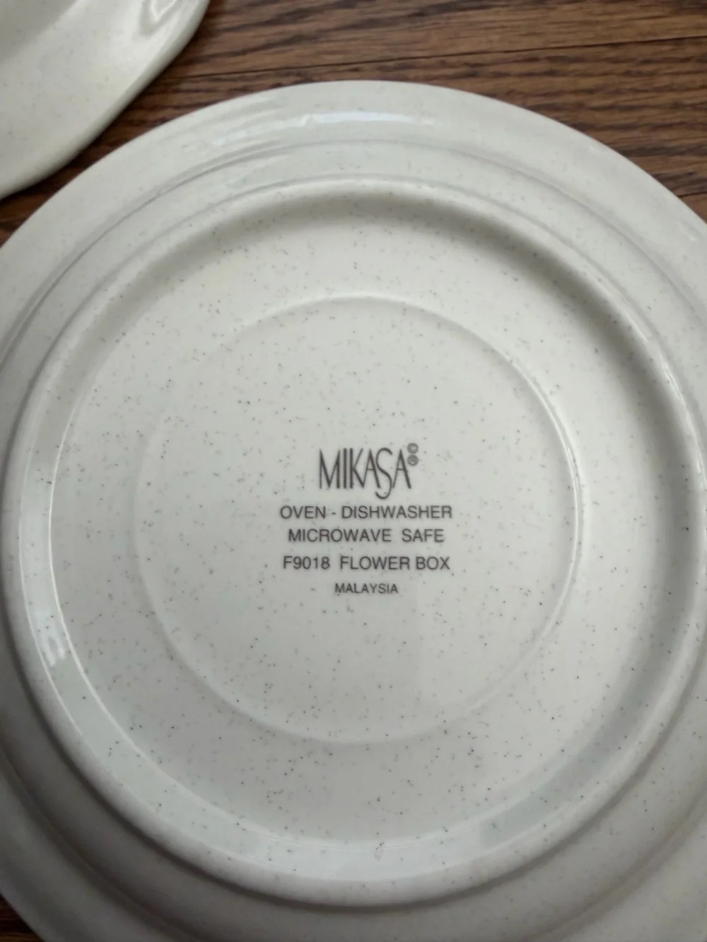 Set of 2 MIKASA Floral Stoneware Saucer Plate Flower Box F9018